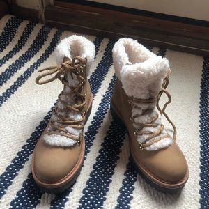 Tommy Hilfiger hiking/snow boots NWOT